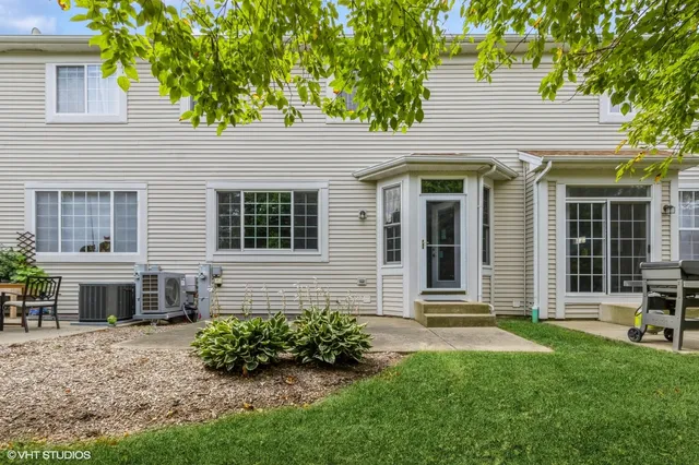 $2,600 | 2956 Talaga Drive, Algonquin, IL 60102