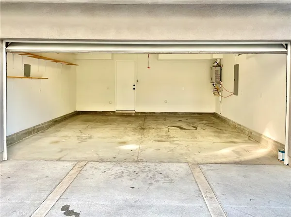 $3,950 | 7327 Kester Avenue, Unit 3, Van Nuys, CA 91405