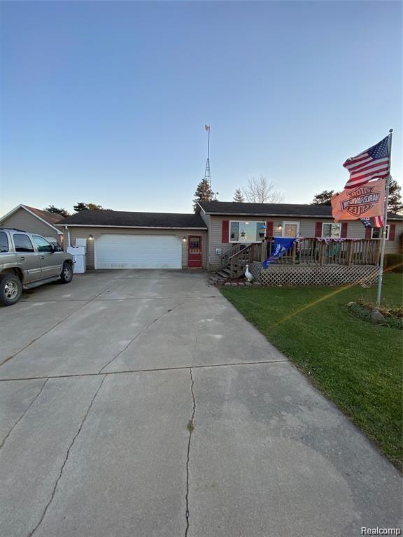 8050 Middleton Road Corunna, MI 48817 - Photo 2 of 24