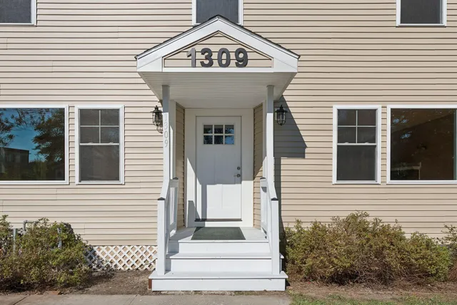 $895,000 | 1309 Broadway, South Portland, ME 04106
