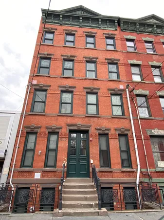 $3,750 | 572 Jersey Avenue, Unit 1R, Jersey City, NJ 07302