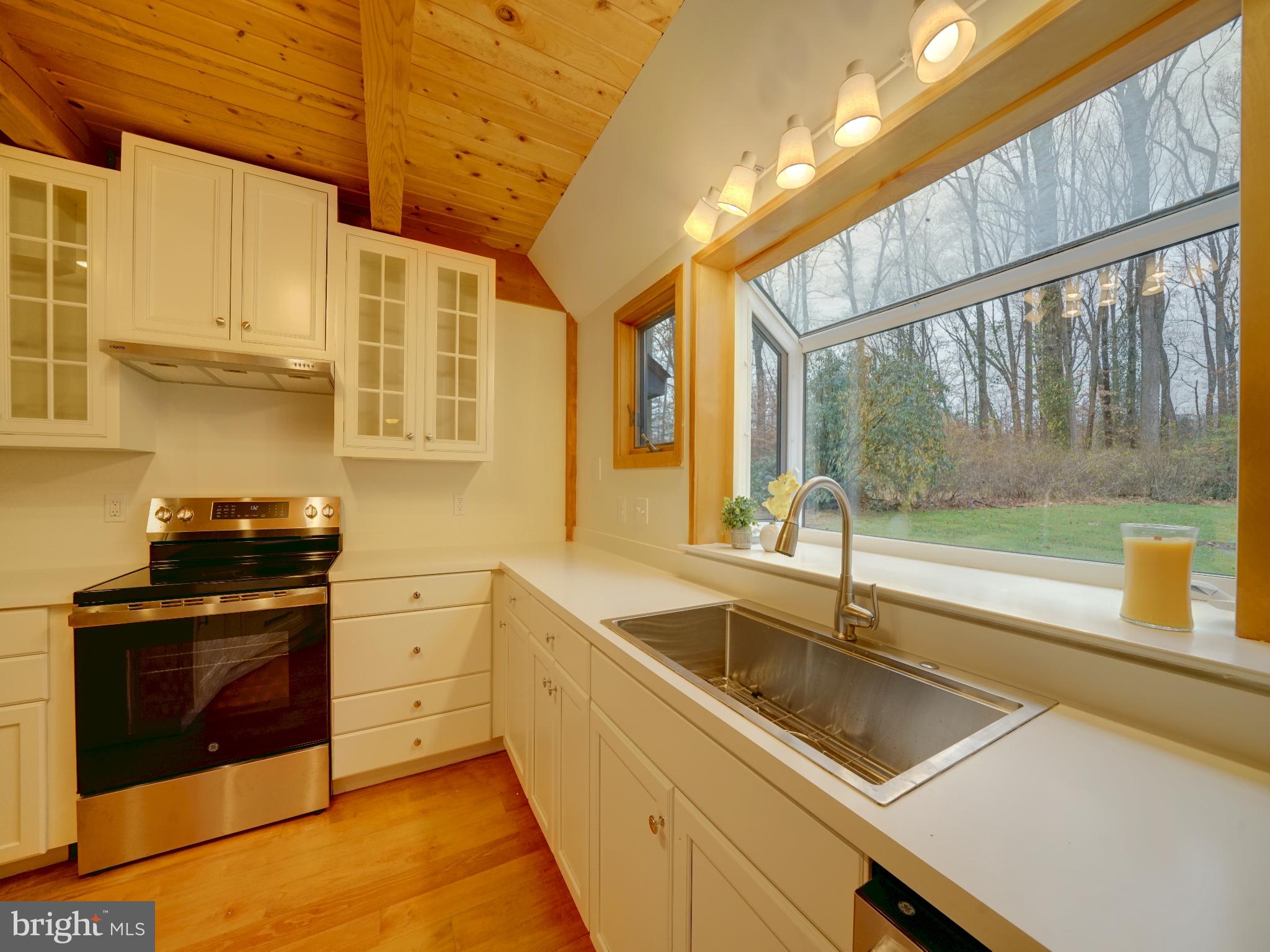 11818 Linden Chapel Road Clarksville, MD 21029 - Photo 16 of 121 a kitchen that has a sink and a stove
