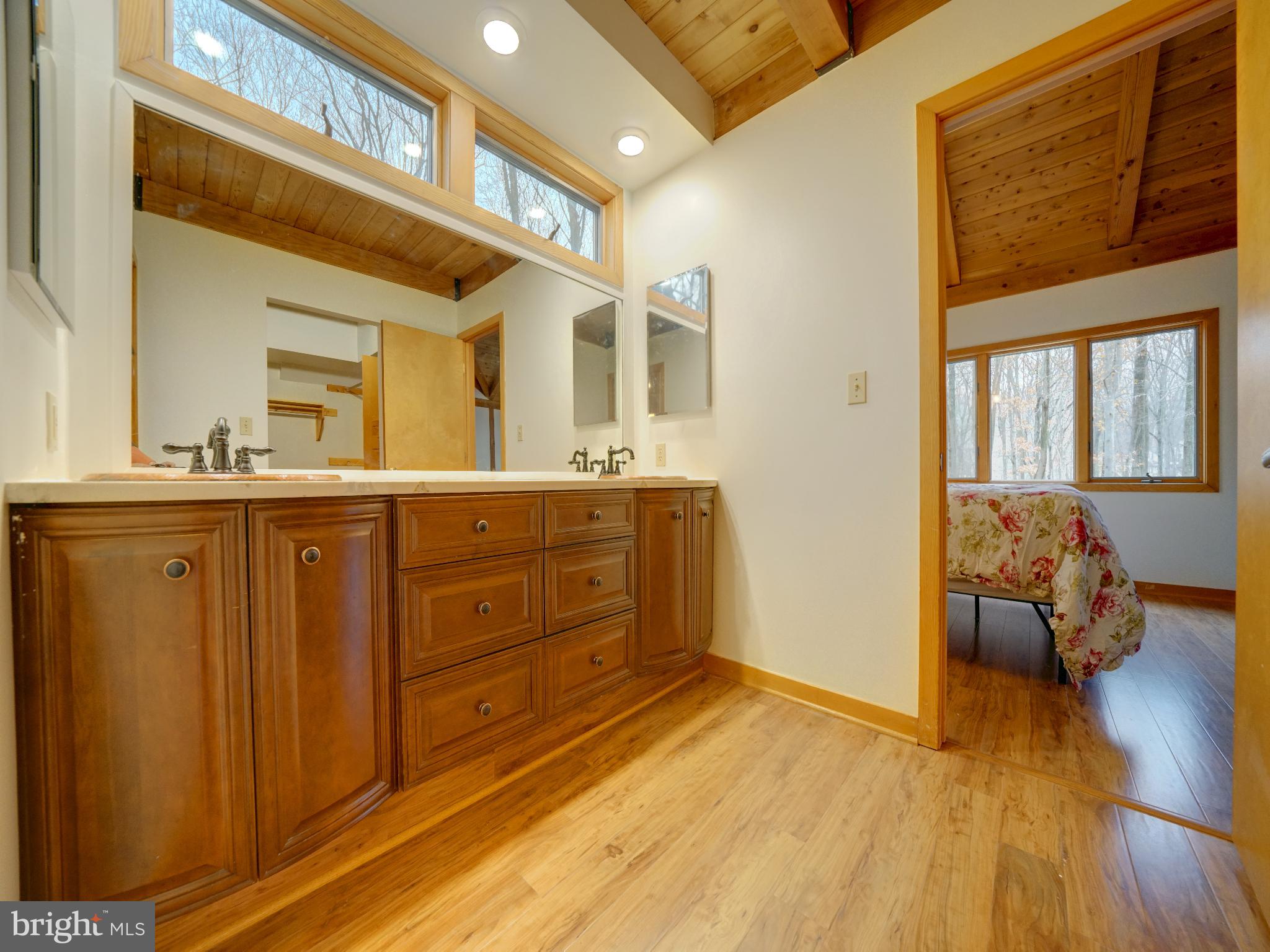 11818 Linden Chapel Road Clarksville, MD 21029 - Photo 48 of 121 a room with a bed and a dresser