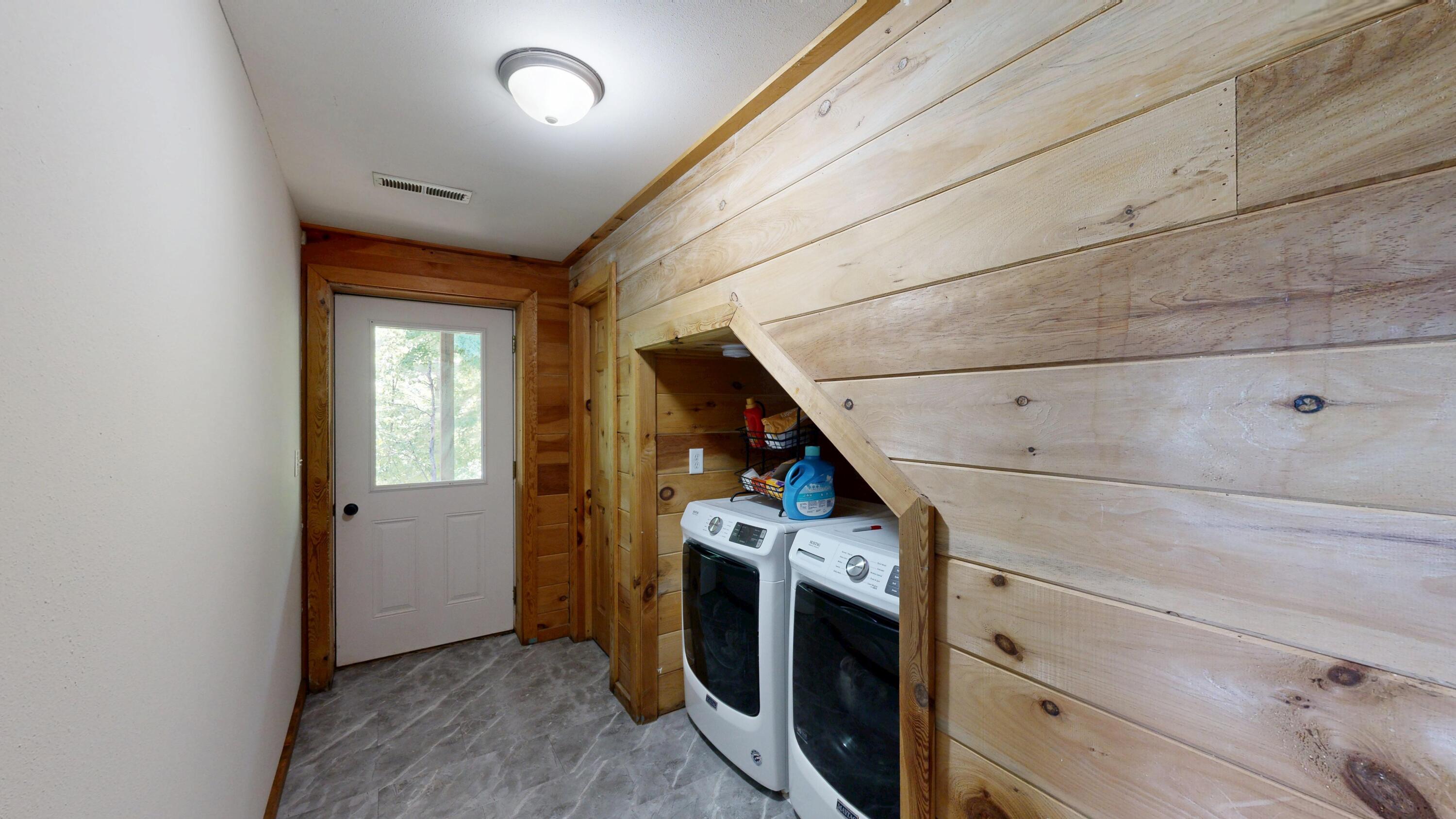 21376 Noble Avenue Sheldon, WI 54651 - Photo 37 of 85 Laundry