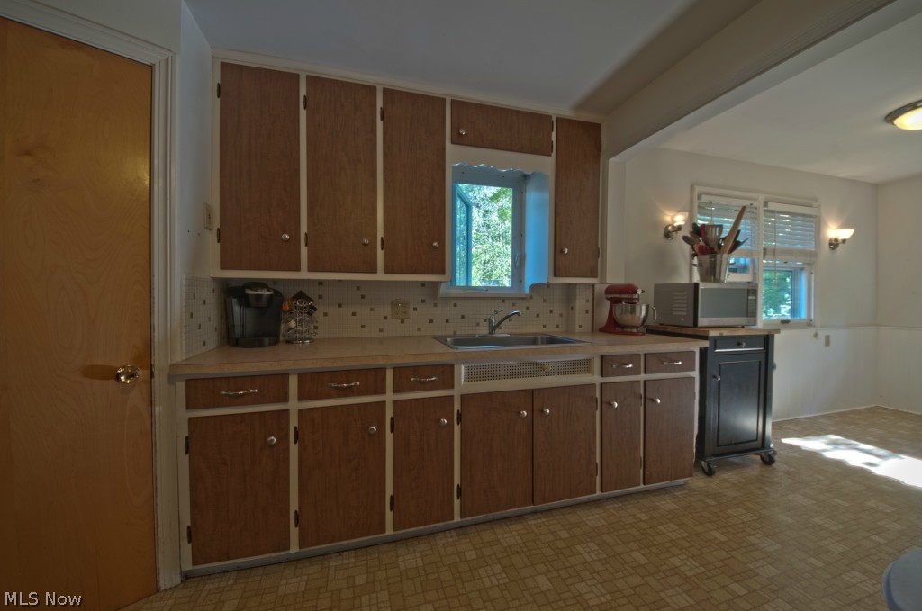 1138 Mayfield Ridge Road Cleveland, OH 44124 - Photo 13 of 25