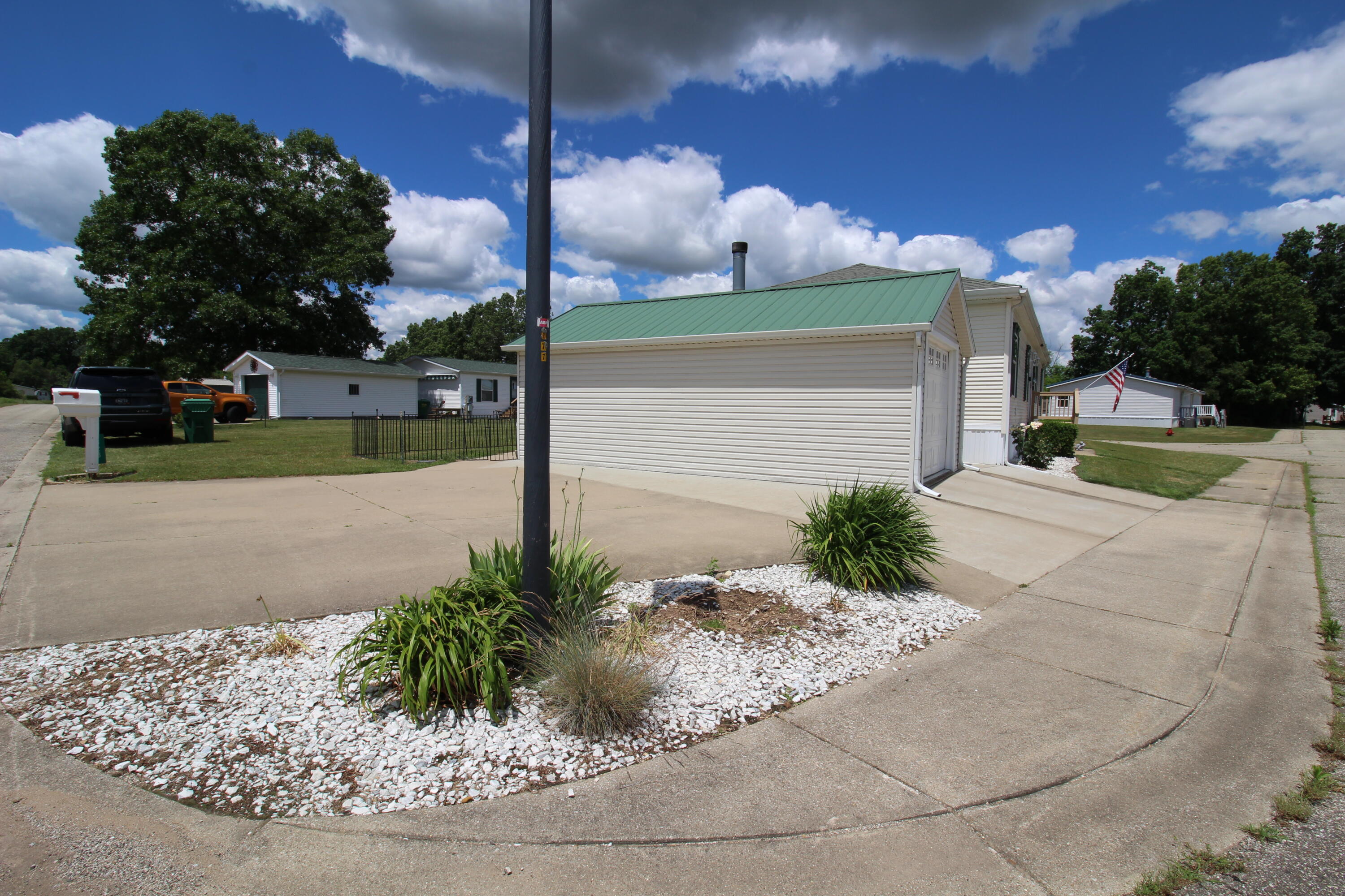 823 Raisin River Road Three Rivers, MI 49093 - Photo 5 of 38 IMG_0515