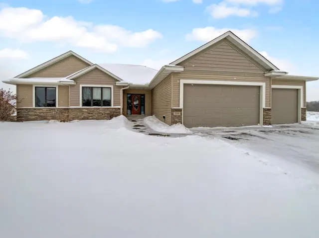 $515,000 | 515 Saxon Drive, Elko New Market, MN 55054