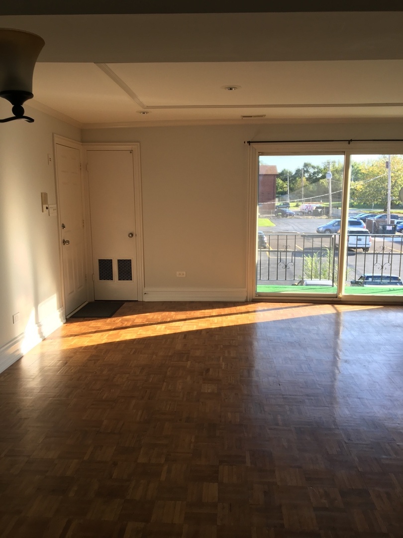 10622 Parkside Avenue, Unit 204 Chicago Ridge, IL 60415 - Photo 3 of 8