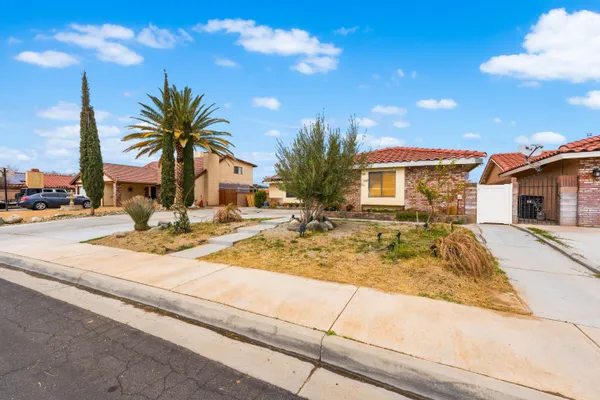 $489,900 | 1827 Louise Avenue, Lancaster, CA 93534