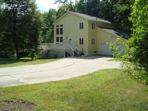 10051 Carmer Road Fenton, MI 48430 - Photo 3 of 37 20434554-2.JPG
