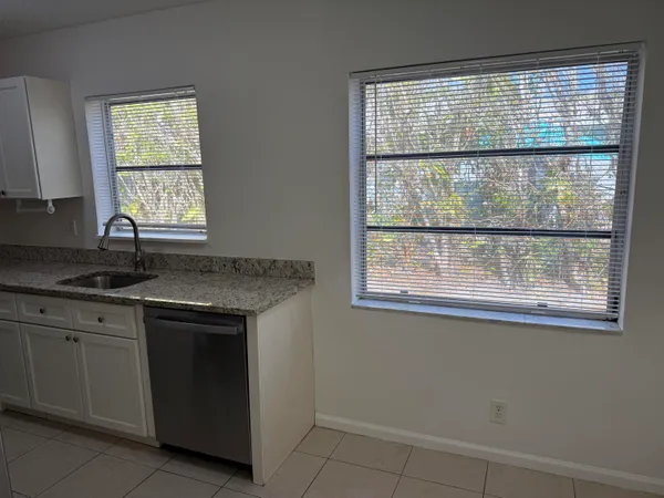 $2,700 | 6575 Northeast 7th Avenue, Boca Raton, FL 33487