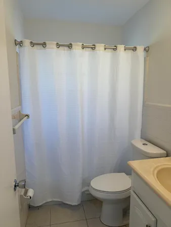 $2,700 | 6575 Northeast 7th Avenue, Boca Raton, FL 33487