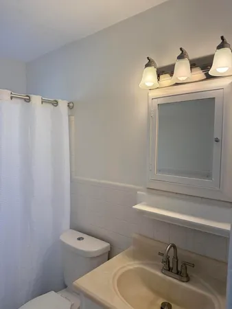 $2,700 | 6575 Northeast 7th Avenue, Boca Raton, FL 33487