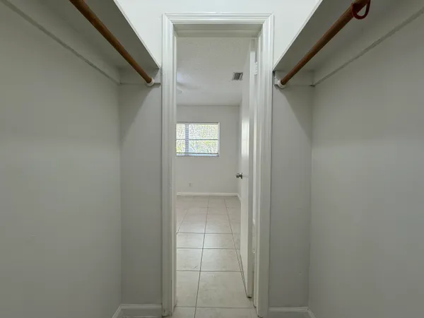 $2,700 | 6575 Northeast 7th Avenue, Boca Raton, FL 33487