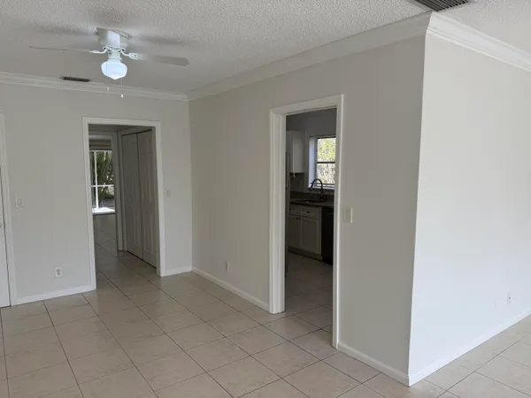 $2,700 | 6575 Northeast 7th Avenue, Boca Raton, FL 33487