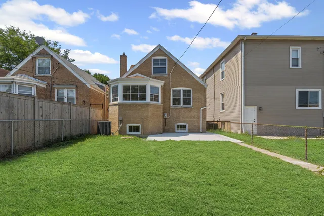 $400,000 | 3011 North Oak Park Avenue, Chicago, IL 60634