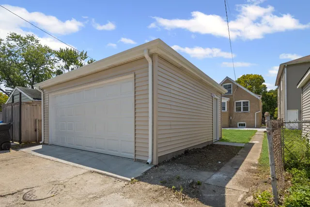 $400,000 | 3011 North Oak Park Avenue, Chicago, IL 60634