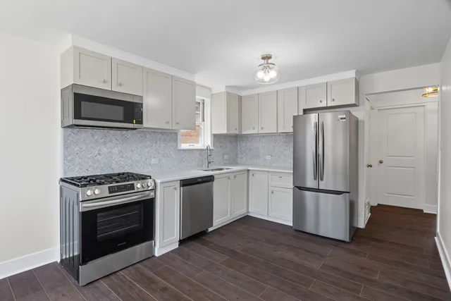 $400,000 | 3011 North Oak Park Avenue, Chicago, IL 60634