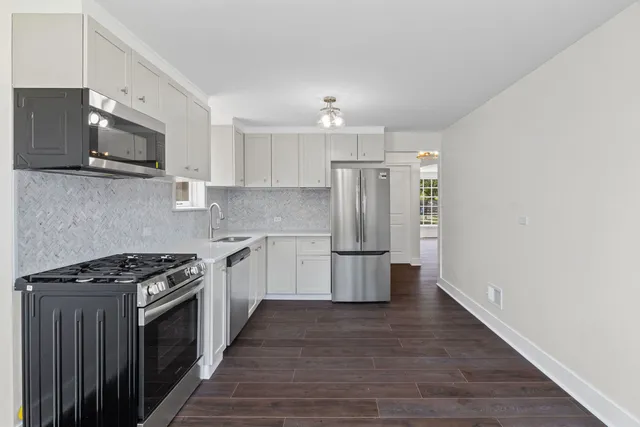 $400,000 | 3011 North Oak Park Avenue, Chicago, IL 60634