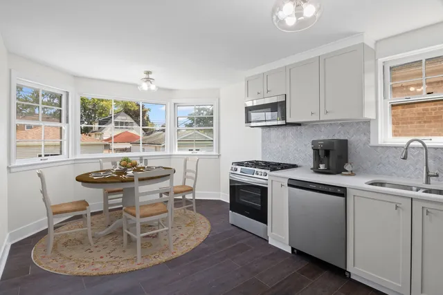 $400,000 | 3011 North Oak Park Avenue, Chicago, IL 60634