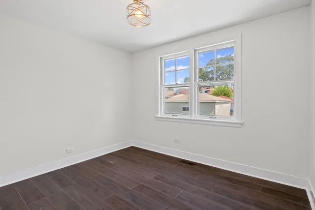 $400,000 | 3011 North Oak Park Avenue, Chicago, IL 60634