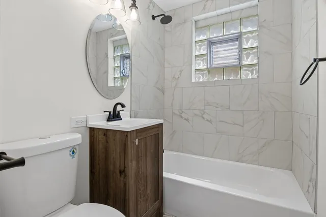 $400,000 | 3011 North Oak Park Avenue, Chicago, IL 60634