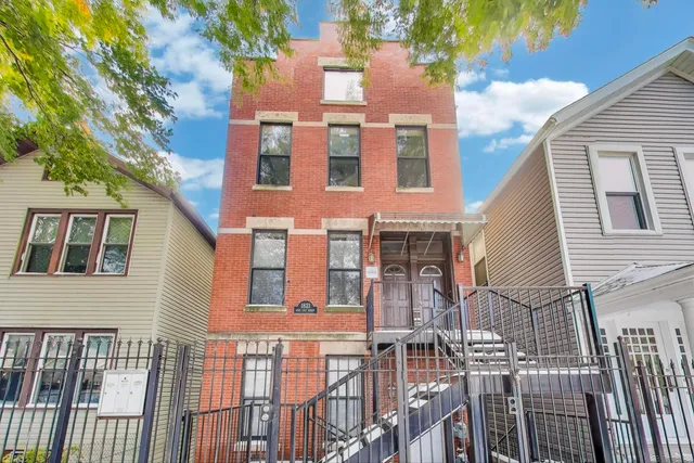 $1,800 | 1821 West 21st Street, Unit 1, Chicago, IL 60608