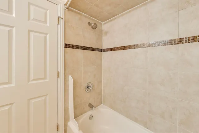 $1,800 | 1821 West 21st Street, Unit 1, Chicago, IL 60608