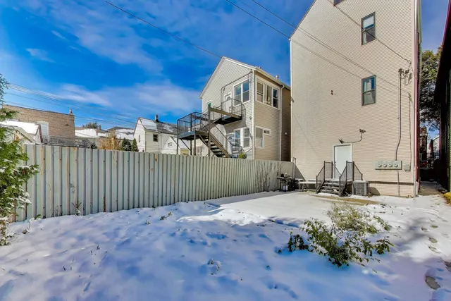 $1,800 | 1821 West 21st Street, Unit 1, Chicago, IL 60608