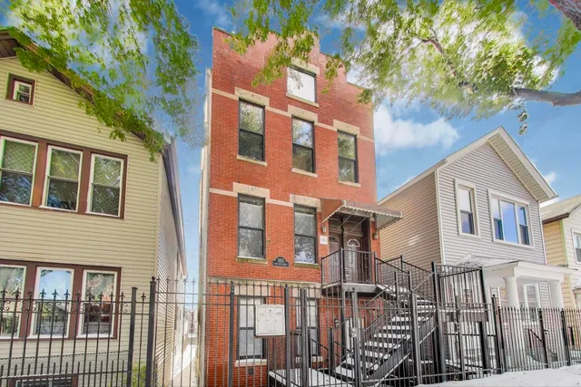 $1,800 | 1821 West 21st Street, Unit 1, Chicago, IL 60608