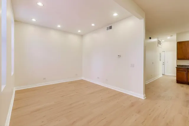 $1,800 | 1821 West 21st Street, Unit 1, Chicago, IL 60608