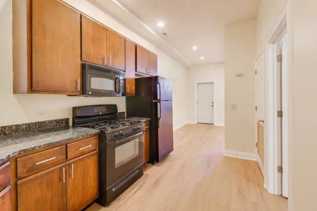 $1,800 | 1821 West 21st Street, Unit 1, Chicago, IL 60608