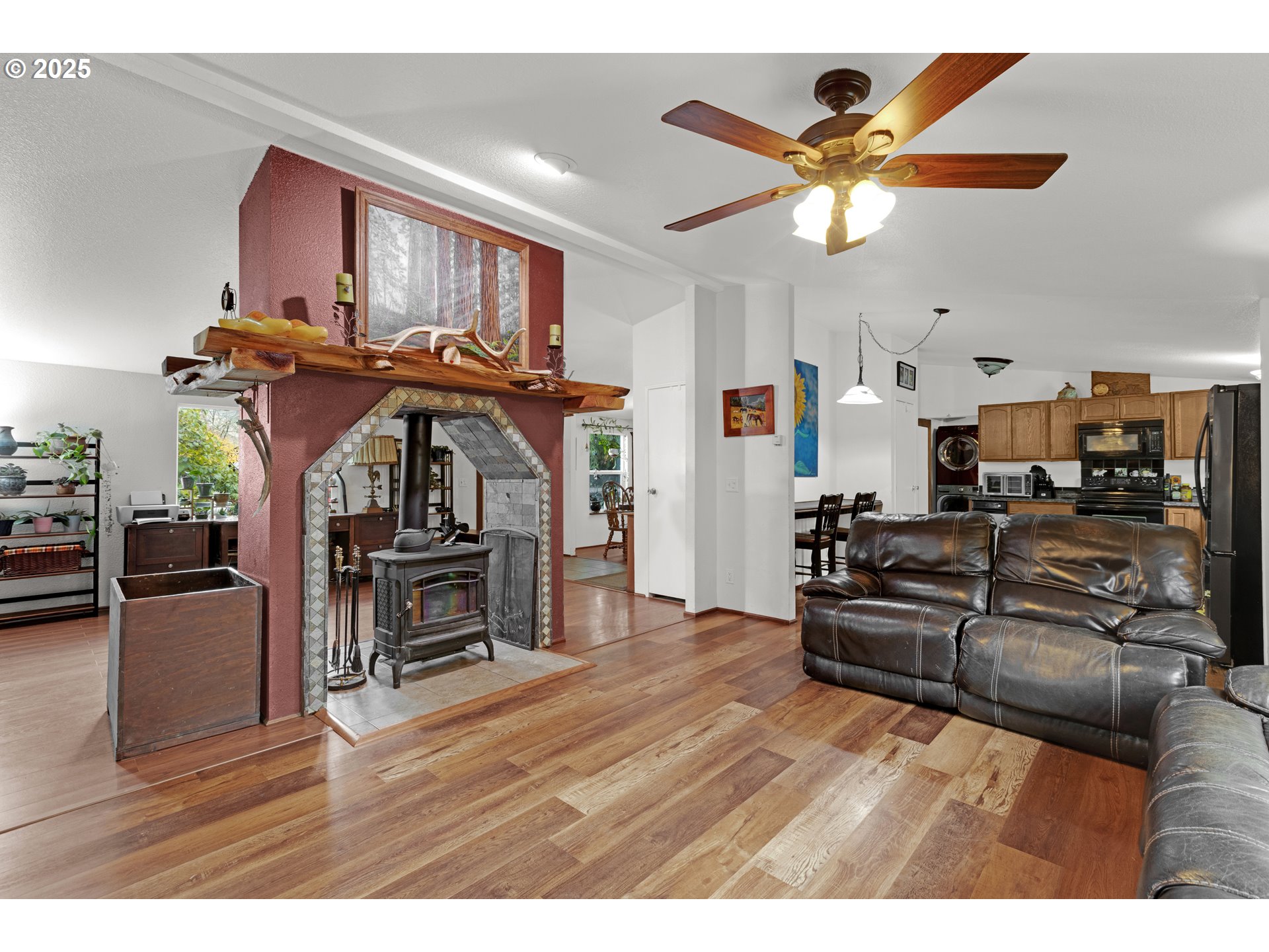 624 Willis Creek Road Winston, OR 97496 - Photo 9 of 48