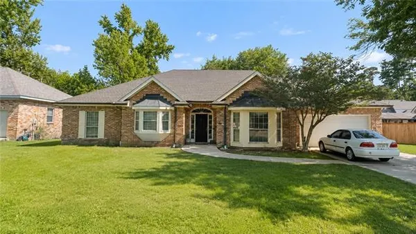 $389,999 | 4 Crystal Court, Mandeville, LA 70448