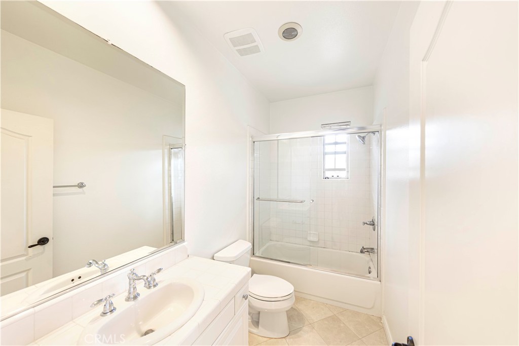 51 Mandria Newport Coast, CA 92657 - Photo 18 of 32 2nd Upstairs Bathroom