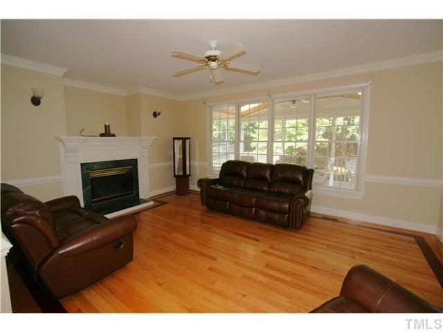 9521 Brimstone Lane Raleigh, NC 27613 - Photo 3 of 13 Gallery Image 3
