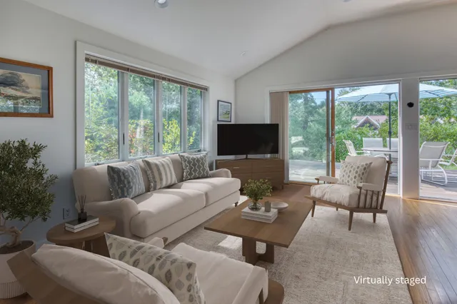 $1,999,000 | 1 Sammys Beach Road, East Hampton, NY 11937