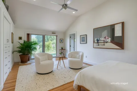 $1,999,000 | 1 Sammys Beach Road, East Hampton, NY 11937