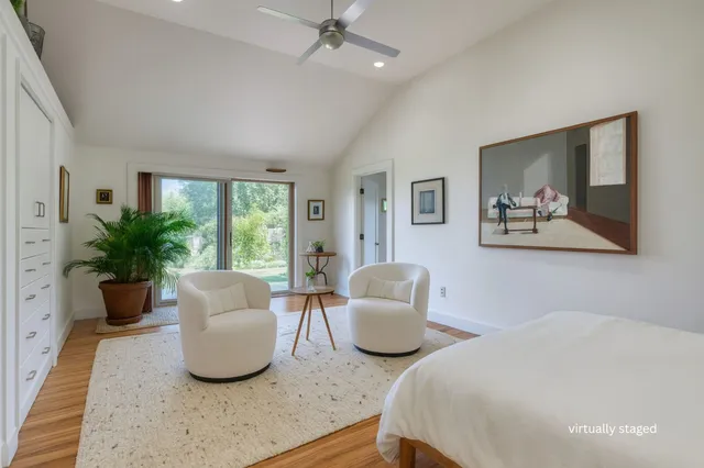 $1,999,000 | 1 Sammys Beach Road, East Hampton, NY 11937