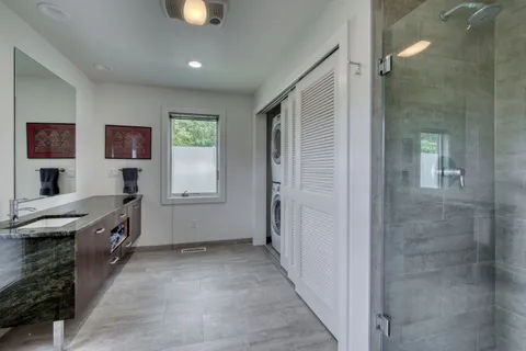 $1,999,000 | 1 Sammys Beach Road, East Hampton, NY 11937