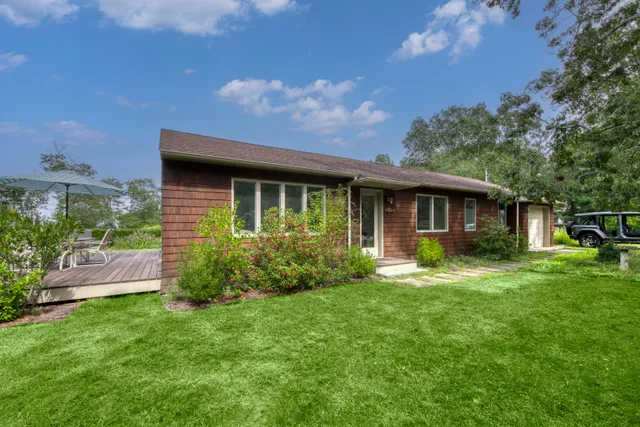 $1,999,000 | 1 Sammys Beach Road, East Hampton, NY 11937
