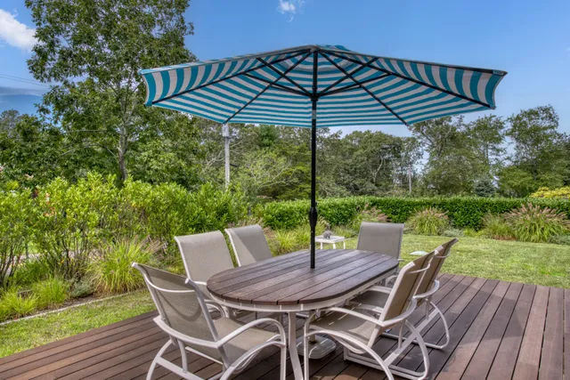 $1,999,000 | 1 Sammys Beach Road, East Hampton, NY 11937