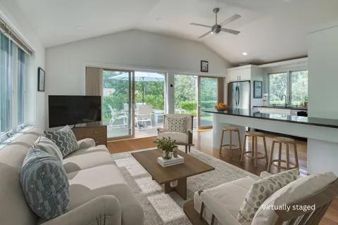 $1,999,000 | 1 Sammys Beach Road, East Hampton, NY 11937