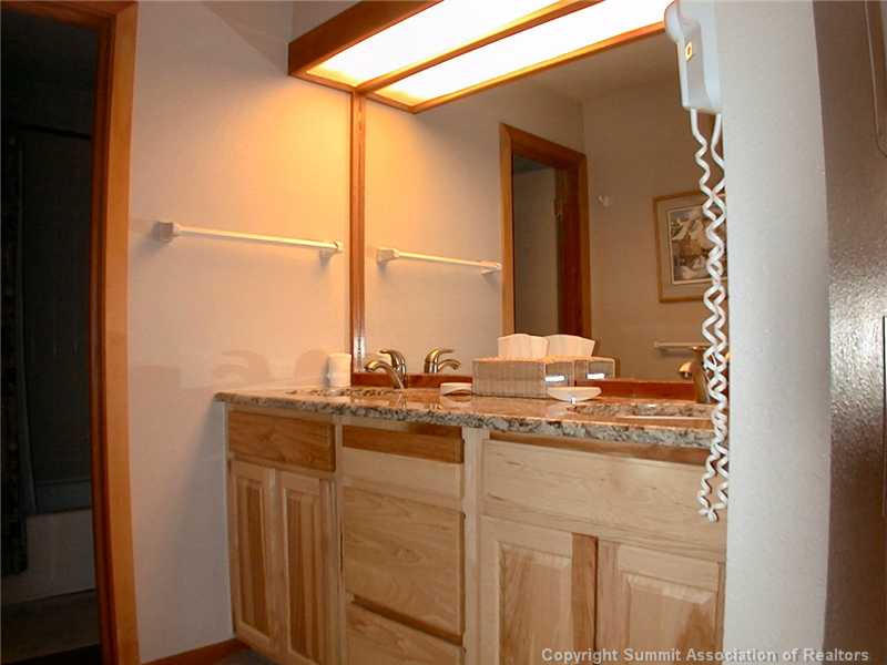 180 Tennis Club Road, Unit 1643 Keystone, CO 80435 - Photo 12 of 25 Bathroom.