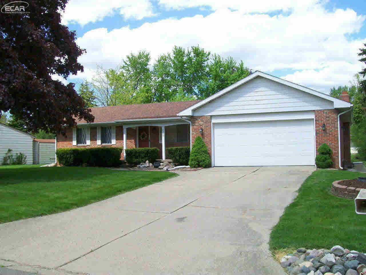 3356 Ridgecliffe Drive Flint, MI 48532 - Photo 1 of 24 21149287.JPG