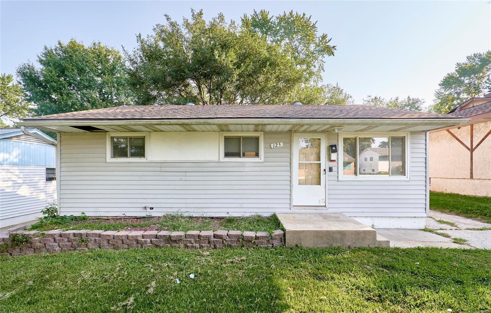 125 Perthshire Road St. Louis, MO 63137 - Photo 1 of 18 Gallery Image 1