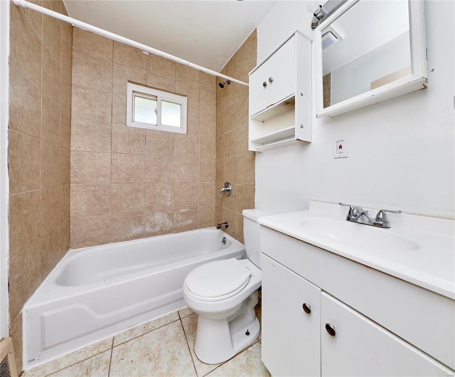 125 Perthshire Road St. Louis, MO 63137 - Photo 11 of 18 Gallery Image 11