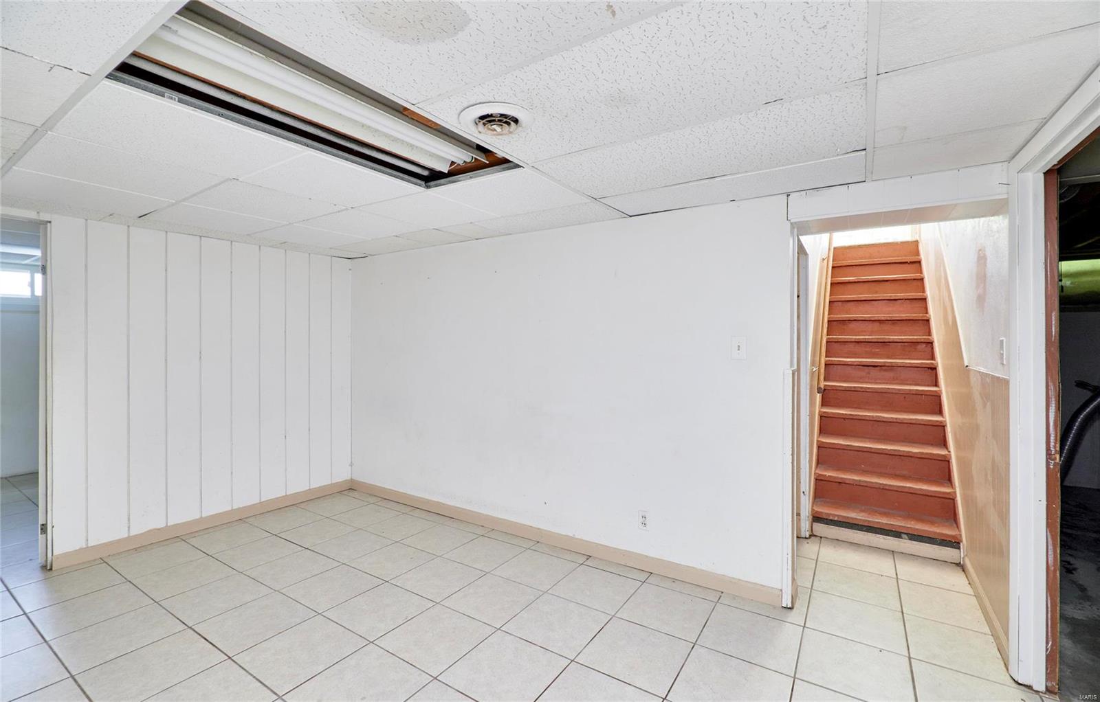 125 Perthshire Road St. Louis, MO 63137 - Photo 13 of 18 Gallery Image 13