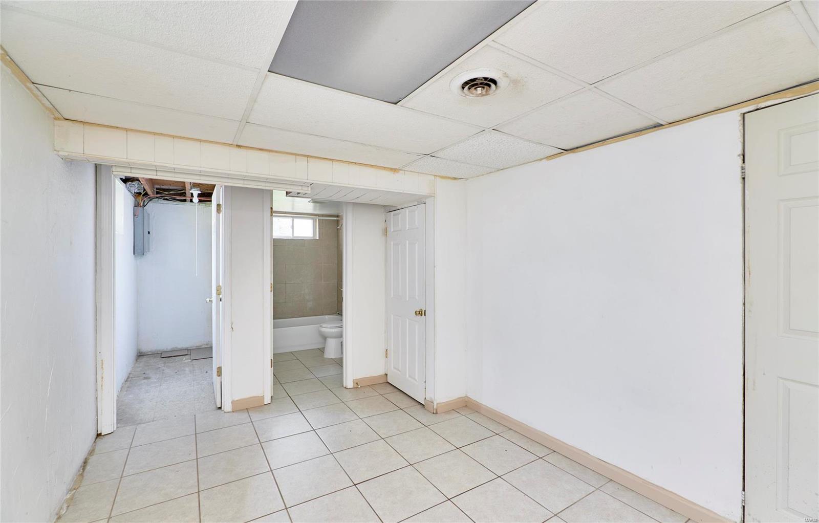 125 Perthshire Road St. Louis, MO 63137 - Photo 15 of 18 Gallery Image 15