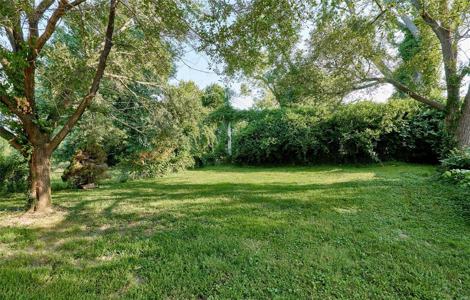 125 Perthshire Road St. Louis, MO 63137 - Photo 18 of 18 Gallery Image 18